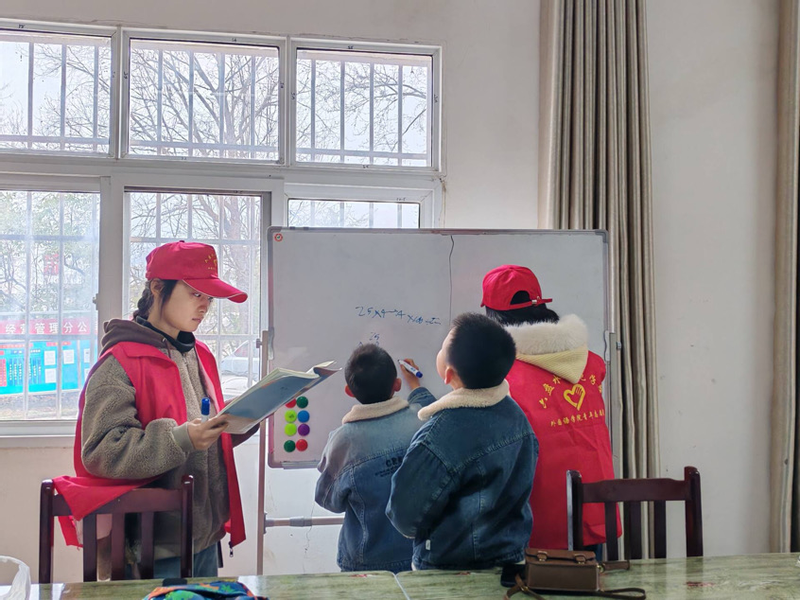 青春赴社区志愿暖童心----外...