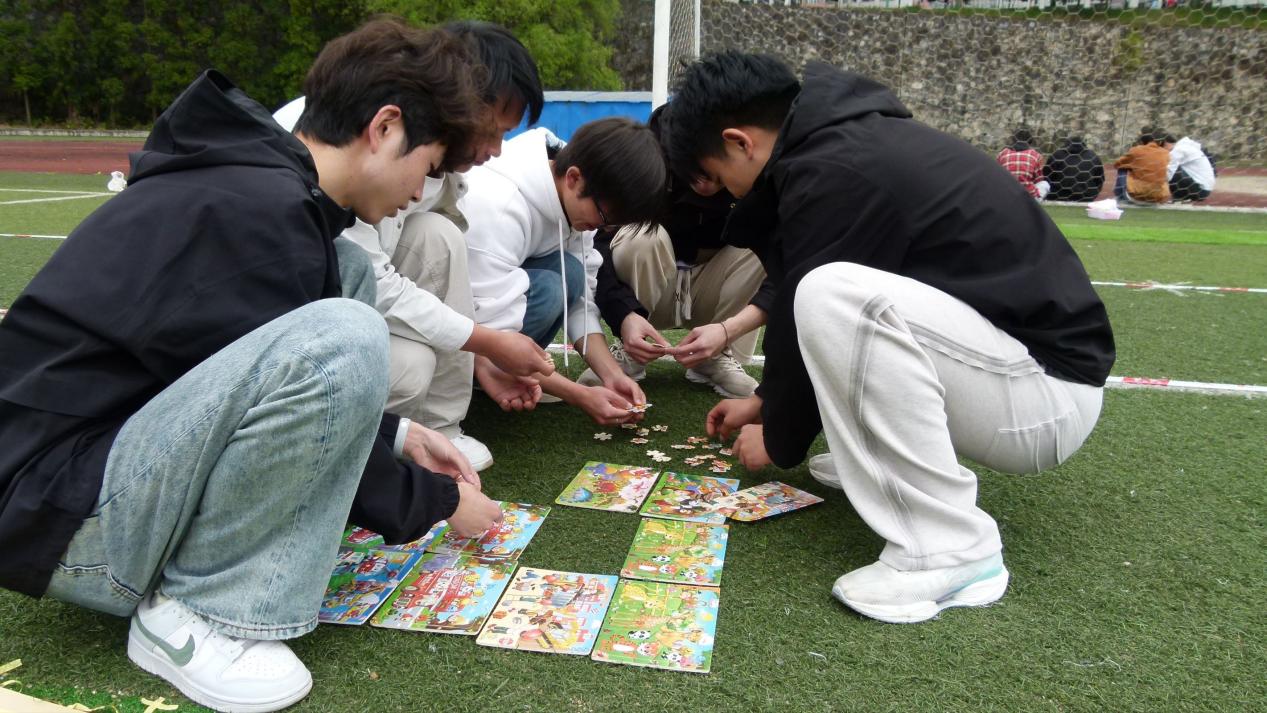 “拼聚同心·抗挫成长”主题心理...