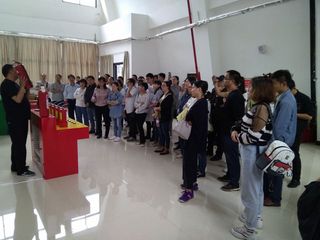 消防安全无小事—我校举行消防安...